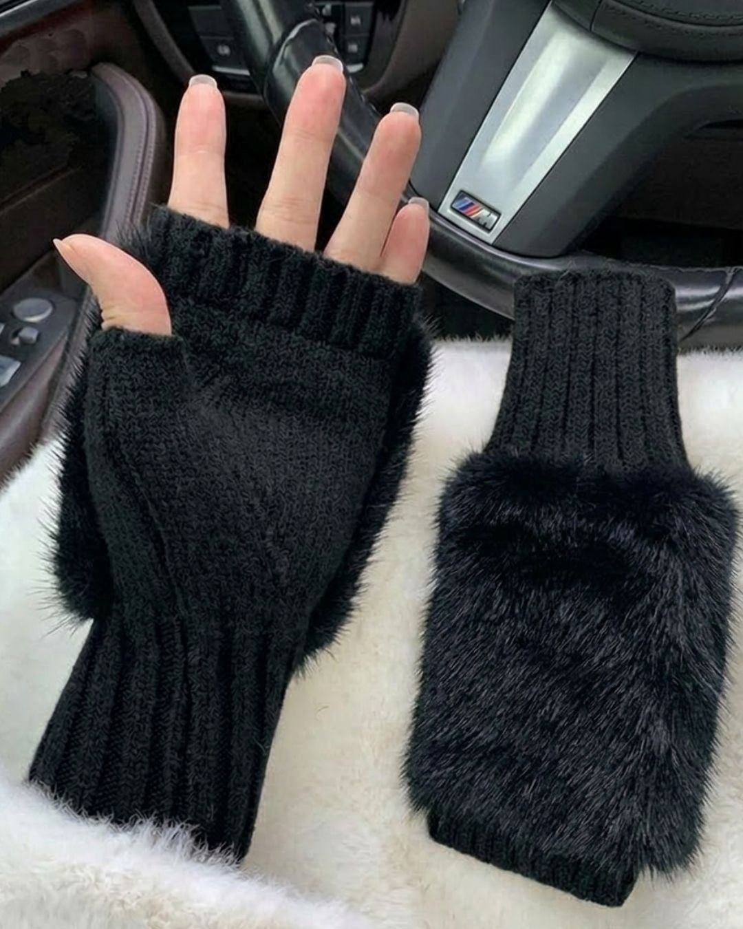 Nevé Remarkables Mittens